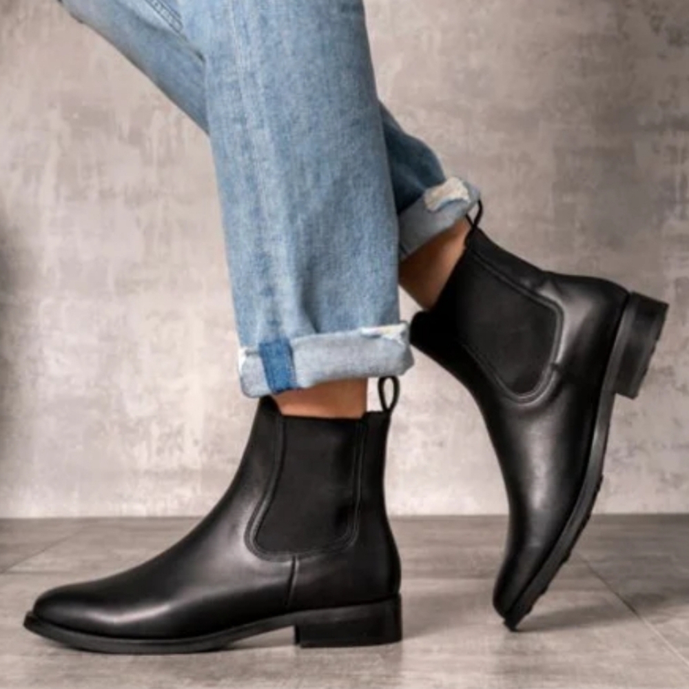 Nearly NEW Thursday Boot Company Black Leather Dutchess Chelsea Boots Women SZ 8